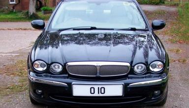 В Великобритании особый автомобильный номер продали за крупную сумму на аукционе