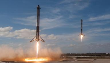 Один из ускорителей Falcon Heavy не приземлился