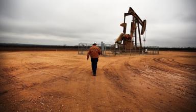 Нефть дешевеет на фоне антииранских санкций США
