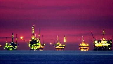США призывают саудитов не сокращать добычу нефти