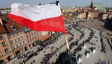 Украинцы за год перевели из Польши более $3,6 млрд