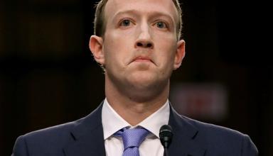 Акционеры Facebook требуют отставки Цукерберга