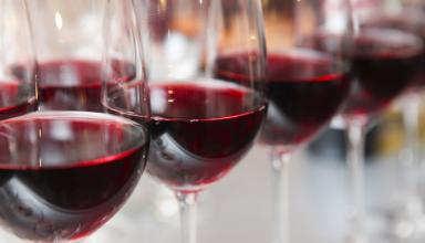 Действительно ли красное вино омолаживает?