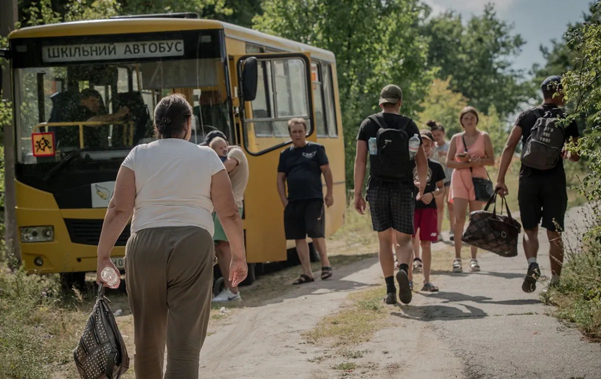Обов'язкова евакуація дітей у Донецькій області: як це відбувається