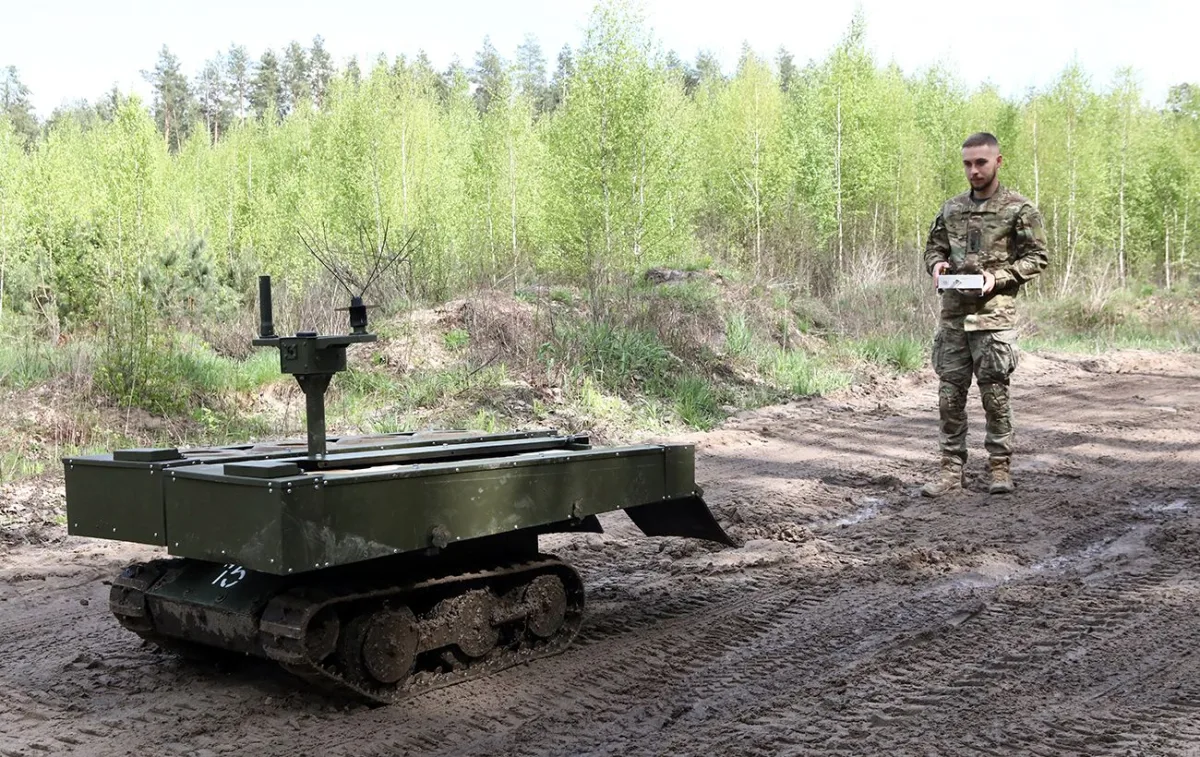 Захист важких бомберів від FPV-дронів: як захистити дорогу техніку