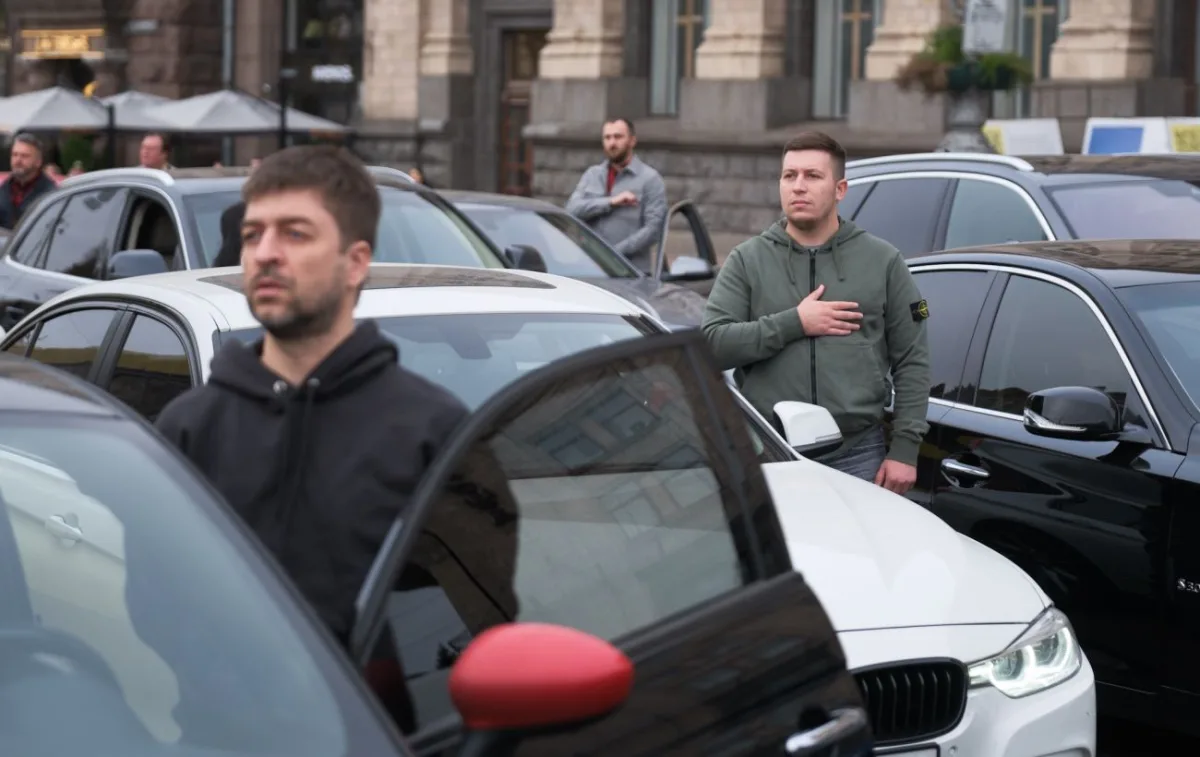 Хвилина мовчання в Києві: як організована щоденна зупинка транспорту о 9:00