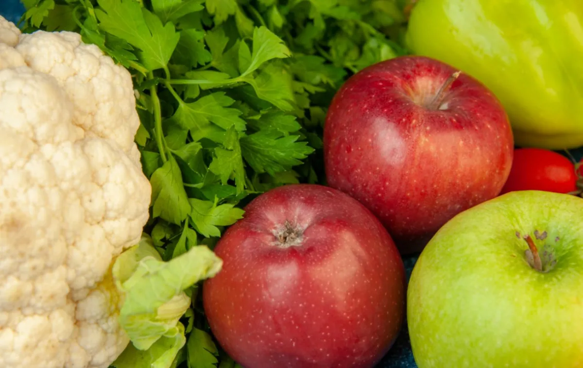 Яблука псують сусідні продукти: як правильно зберігати