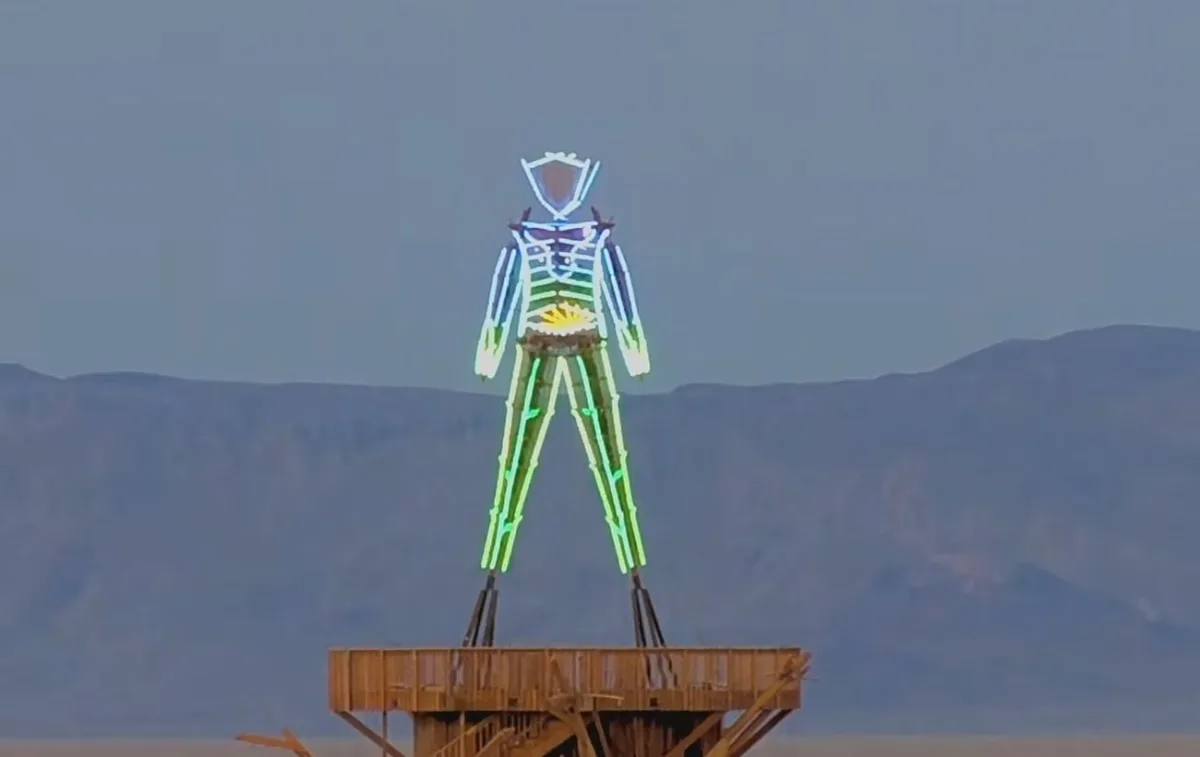 Найяскравіші арт-об'єкти Burning Man 2026: машина-мутант та Ейфелева вежа