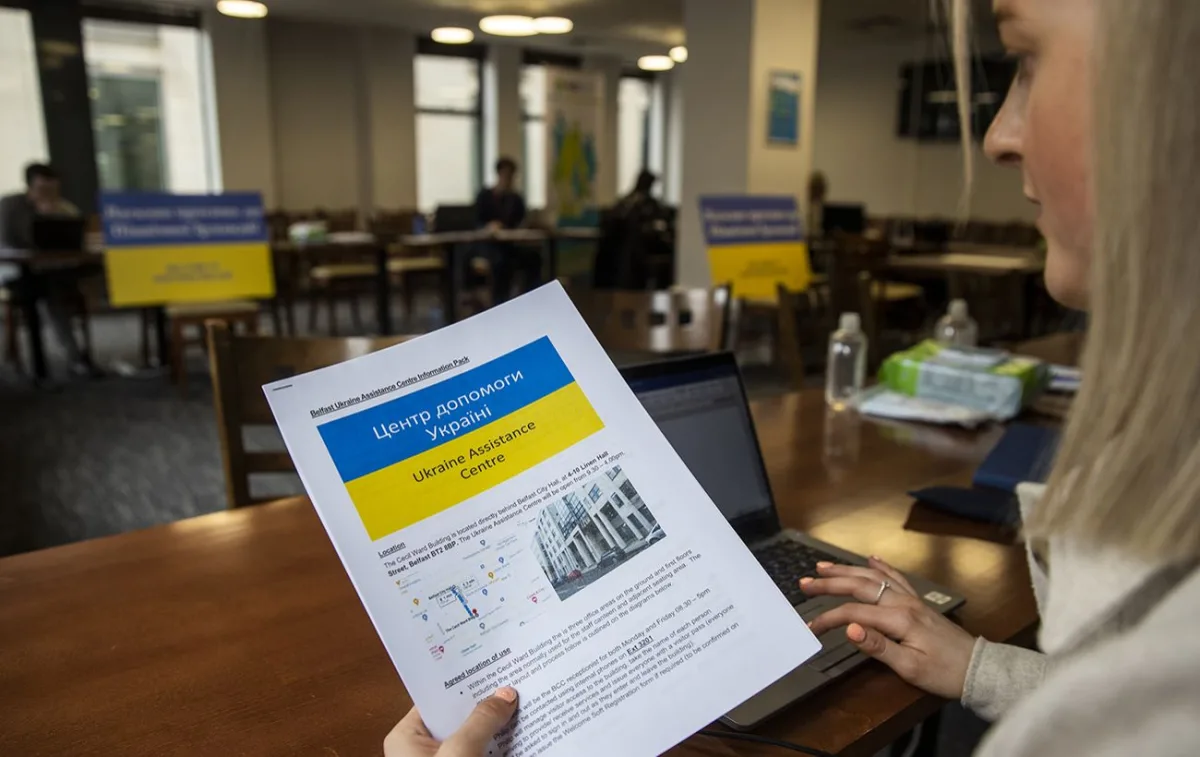 Українці за кордоном: ризик втратити житло та соціальні виплати