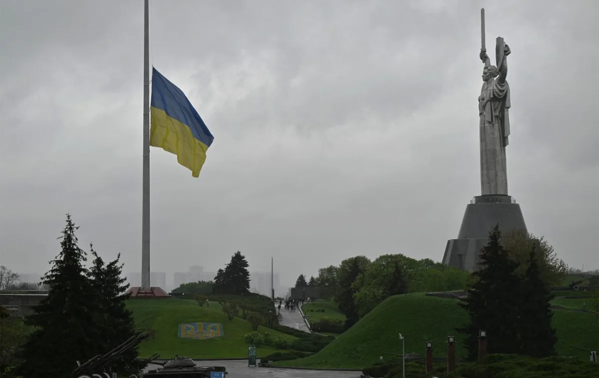 У Києві приспустять головний прапор через негоду: коли й чому
