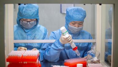 Китайська вакцина проти коронавірусу не допомогла літнім людям, - ЗМІ