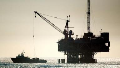 Цена на нефть упала ниже 55 долларов