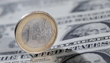 Безналичный курс евро упал ниже 30 гривен