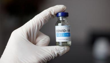 Вакцина от COVID поможет вернуться к нормальности в сочетании с ограничениями